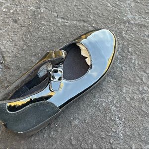 Right Side Only UGG Dorothea Mary Jane right side only Women-SZ 5